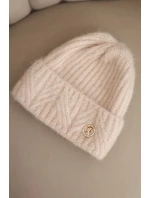 Dámská zimní čepice z huňaté pleteniny a s elegantním knoflíkem jasno pudrově růžová