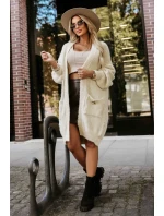 628-1 Módní oversize svetr s ozdobnou broží a praktickými kapsami - béžový