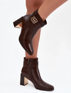 Dámské kotníkové boty na sloupku Galinne s páskem a zlatým detailem – čokoládová