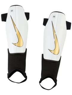 Fotbalové chrániče Nike Charge Jr DX4610-101