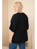 Dámská viskózová halenka Plus size s krátkým rukávem a ozdobným šátkem černá