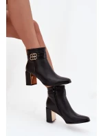 Dámské kotníkové boty na podpatku s páskem a zlatým detailem Galinne – černé