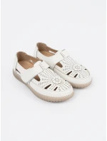 Stylové dámské polobotky bílé na plochém podpatku Stylové dámské polobotky bílé na plochém podpatku