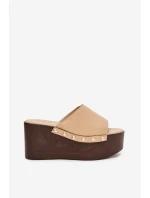 Dámské nazouváky na platformě s nýty béžové Mareline