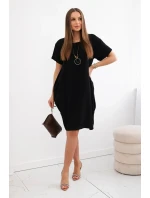 Šaty s kapsami a přívěskem Černý