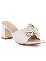 Dámské žabky na kůlu s květinou béžové Potocki LE20336