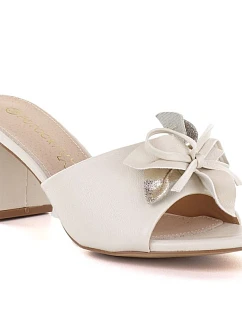 Dámské žabky na kůlu s květinou béžové Potocki LE20336