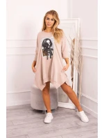 Šaty s potiskem a rozšířenou spodní částí béžové