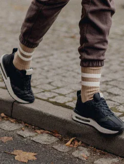 Netlačící dámské žebrované ponožky W.995