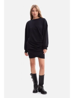 B298 Pletené šaty s bočními záhyby - černé