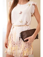 Dámské šaty s plisovaným rukávem a ozdobným páskem žluté