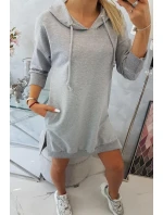 Šaty s kapucí a delšími zády šedé Šaty s kapucí a delšími zády šedé