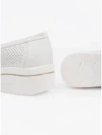 Komfortní bílé  mokasíny dámské platforma