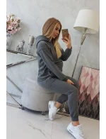 Zateplená souprava s ozdobnou kapsou grafitová melanž Zateplená souprava s ozdobnou kapsou grafitová melanž