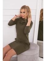 Šaty s kapucí a khaki kapsami