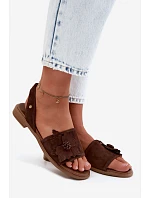 Kožené semišové sandály na nízkém podpatku s ozdobným květem Zazoo 407471 Čokoládové