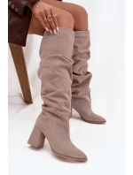 Zmačkané kozačky z přírodního semiše na sloupku zateplené Zazoo 4228 béžové Zmačkané kozačky z přírodního semiše na sloupku zateplené Zazoo 4228 béžové