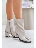 Lakované Dámské Boty Na Podpatku S Dekorací MR880-019 Světle Šedé D&A