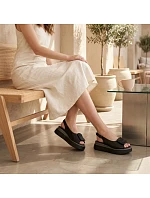 Dámské sandály na silné platformě černé Potocki SZ12590 Dámské sandály na silné platformě černé Potocki SZ12590