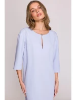 S394 Uvolněné šaty s výstřihem s klíčovou dírkou - světle modré