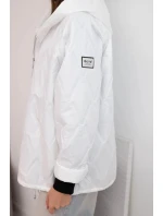 Dámská jarní prošívaná bunda s kapucí a zipem bílá