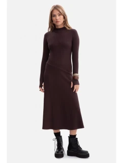 B299 Žebrované midi šaty s asymetrickým pasem - tmavě čokoládové