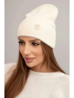 Dámská měkká čepice z alpaky s ozdobnou destičkou béžová Dámská měkká čepice z alpaky s ozdobnou destičkou béžová
