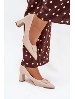 Dámské lodičky na širokém podpatku s ozdobnou sponou Seriva – béžové Dámské lodičky na širokém podpatku s ozdobnou sponou Seriva – béžové