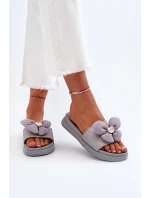 Dámské šedé sandály s ozdobou na nízké platformě Cedrella