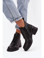 Dámské kožené kotníkové boty na podpatku s ozdobou D&A – černé