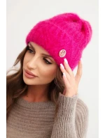 Dámská zimní čepice z huňaté pleteniny a s elegantním knoflíkem fuchsie Dámská zimní čepice z huňaté pleteniny a s elegantním knoflíkem fuchsie