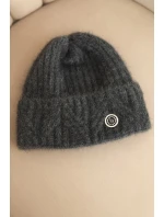 Dámská zimní čepice z huňaté pleteniny a s elegantním knoflíkem grafitová Dámská zimní čepice z huňaté pleteniny a s elegantním knoflíkem grafitová