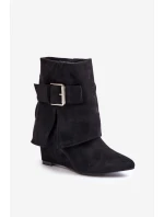 Boty Na Klínu S Ohnutým Závěsem A Přezkou Eko Semišové Černé Vortinia