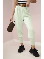 Kalhoty s páskem a kapsami z máslové látky tmavá máta