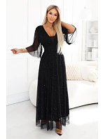 654-5 Dlouhé lesklé plus size šaty s výstřihem a průhlednými rukávy - černé