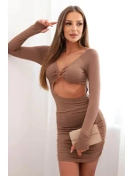 Dámské šaty s dlouhým rukávem a průstřihem v pase s ozdobným kruhem velbloud