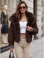Krátká dámská bunda s odnímatelnou kožešinou, hnědá, FashionStreet TY5840 Krátká dámská bunda s odnímatelnou kožešinou, hnědá, FashionStreet TY5840