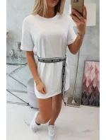 Šaty s ozdobným páskem bílé Šaty s ozdobným páskem bílé