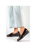 Dámské lakované polobotky na podpatku černé 24-58266B