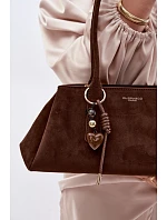 Eko semišová kabelka s přívěskem Čokoládová Nelina
