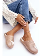 Růžové dámské lesklé pantofle Geraja Růžové dámské lesklé pantofle Geraja