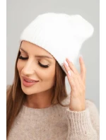 Dámská zimní čepice z vlny s klasickým žebrovaným vzorem K444 bílá