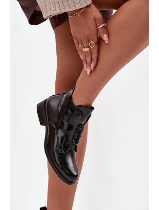 Lakované dámské botky S.Barski – černé, zateplené, s ozdobným detailem Lakované dámské botky S.Barski – černé, zateplené, s ozdobným detailem