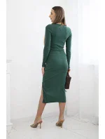 Dámské šaty s průstřihem ve výstřihu zelený Dámské šaty s průstřihem ve výstřihu zelený