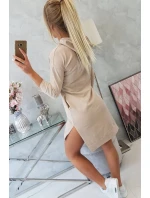 Šaty s delšími zády a barevným potiskem béžové barvy