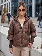 Krátká dámská prošívaná bunda s kapucí, hnědá, FashionStreet TY5766 Krátká dámská prošívaná bunda s kapucí, hnědá, FashionStreet TY5766