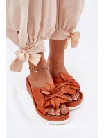 Kožené Dámské Sandály Na Klínu S Dekorativním Květinou Artiker 52C0505 Oranžové Kožené Dámské Sandály Na Klínu S Dekorativním Květinou Artiker 52C0505 Oranžové