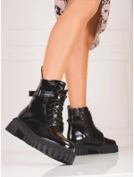 Komfortní dámské černé kotníčkové boty na plochém podpatku Komfortní dámské černé kotníčkové boty na plochém podpatku