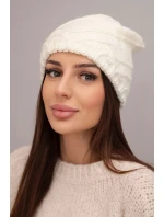 Dámská zimní čepice s ozdobným pletením a klasickým střihem K372 ecru