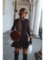 M880 Šaty s volánkovým lemem - hnědé M880 Šaty s volánkovým lemem - hnědé